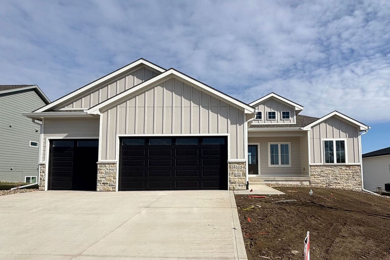 16315 North Park Dr., Urbandale, 5 Bedrooms Bedrooms, ,3 BathroomsBathrooms,Apartment,For Sale,16315 North Park Dr., Urbandale,1104
