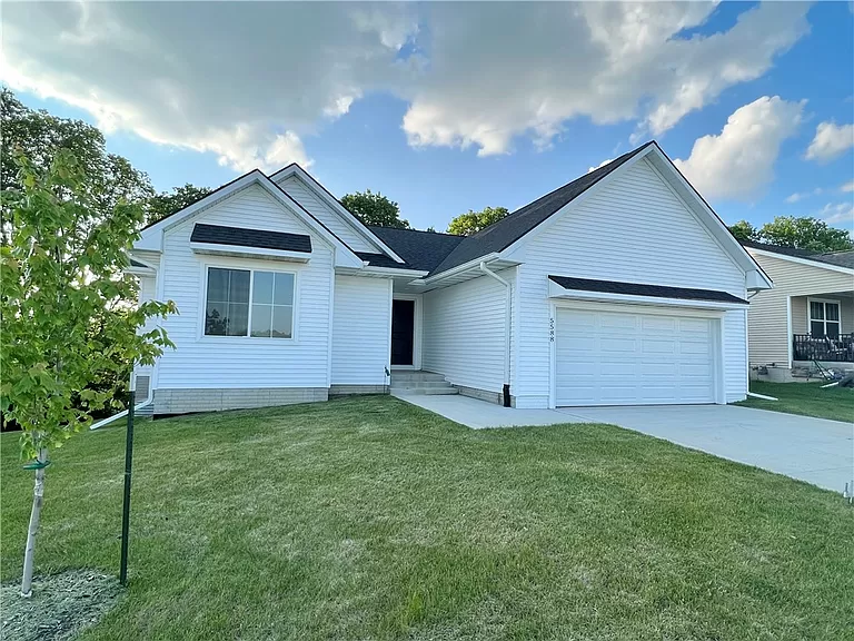 5588 Pine Valley Dr., Pleasant Hill, IA 50327, 4 Bedrooms Bedrooms, ,3 BathroomsBathrooms,Residential,For Sale,5588 Pine Valley Dr., Pleasant Hill, IA 50327,1130