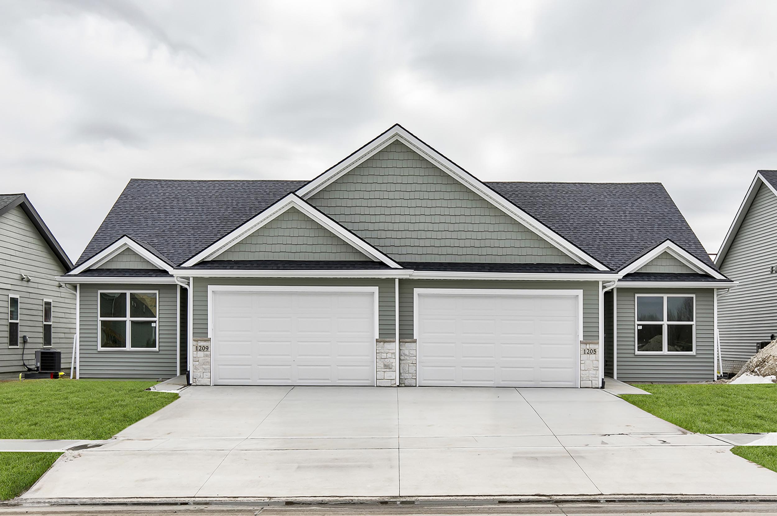 1209 NE 56th St, 3 Bedrooms Bedrooms, ,3 BathroomsBathrooms,Residential,For Sale,1209 NE 56th St,1190